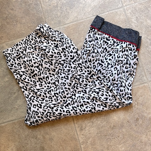 Liz Claiborne | Animal Print Fleece PJ Set - Picture 3 of 5
